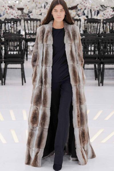 Christian Dior, пальто вертикальной раскладки хребет-в-хребетиз шиншиллы